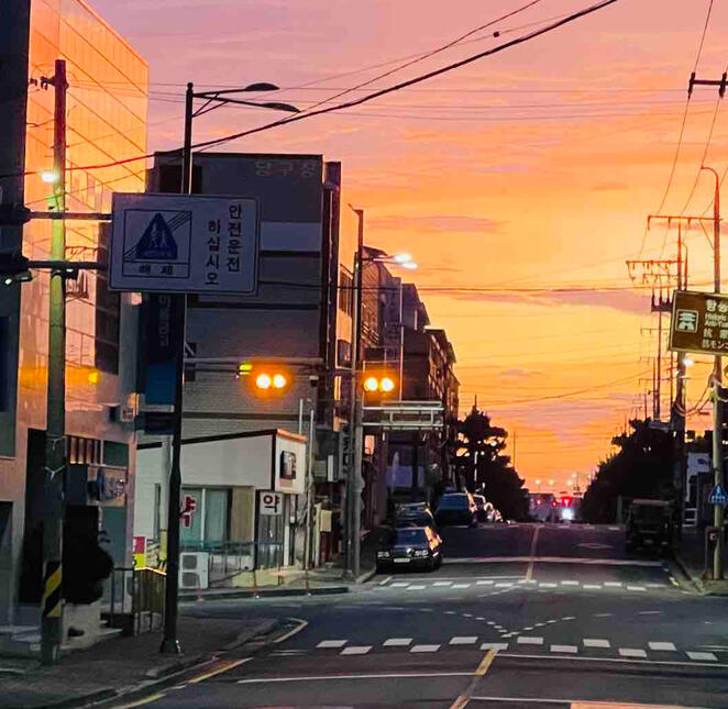 Untitled A dawn photo from the main road.