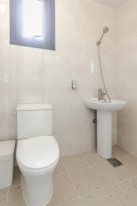 The second full bathroom is wet bath The second full bathroom is wet bath