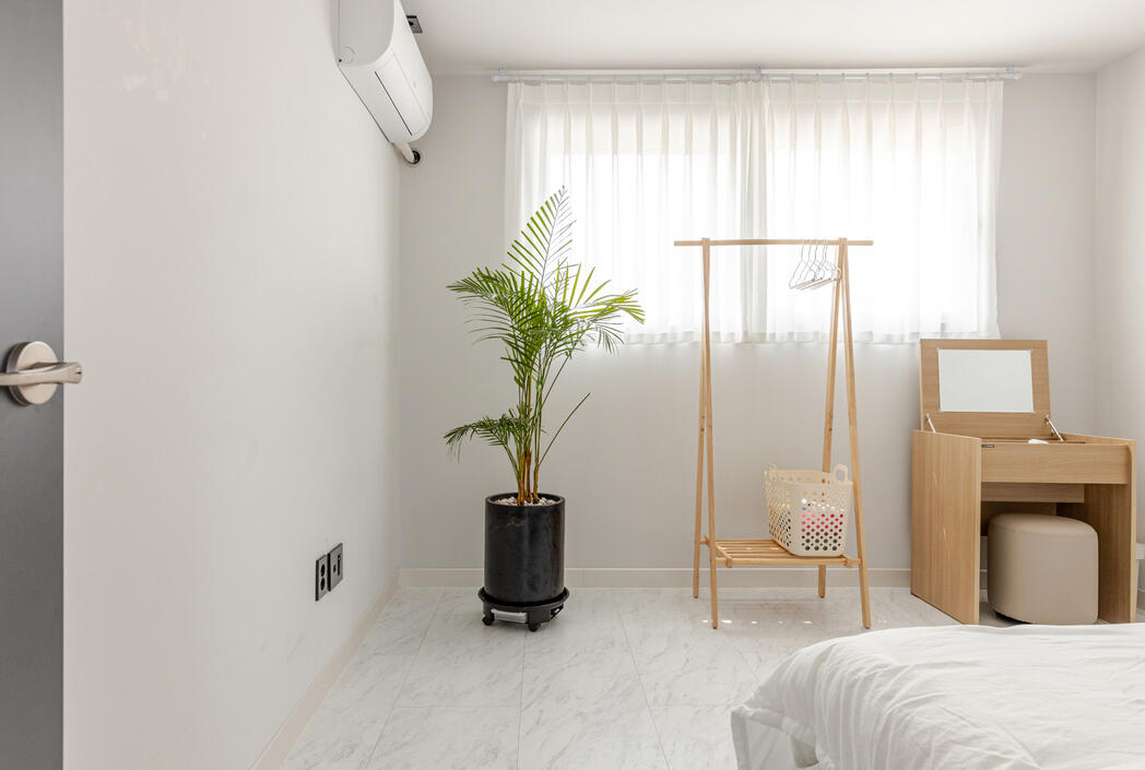 Also a vanity, clothes rack and air conditioner Also a vanity, clothes rack and air conditioner