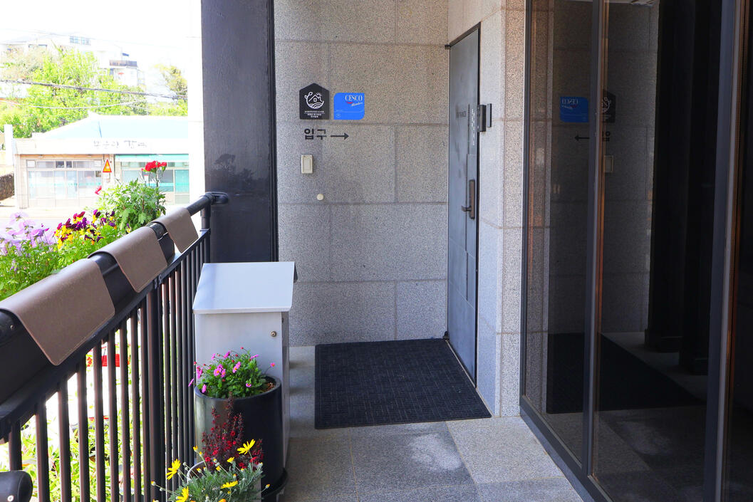 The entrance door to the building is on your extreme left. The entrance door to the building is on your extreme left.
